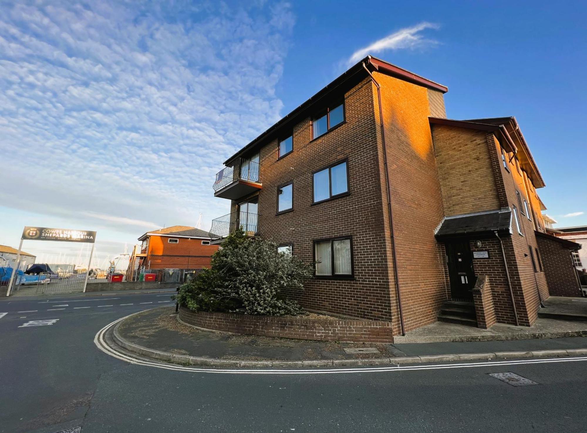 The Island Holiday Company-Brunswick Court Apartment Cowes  Exterior photo